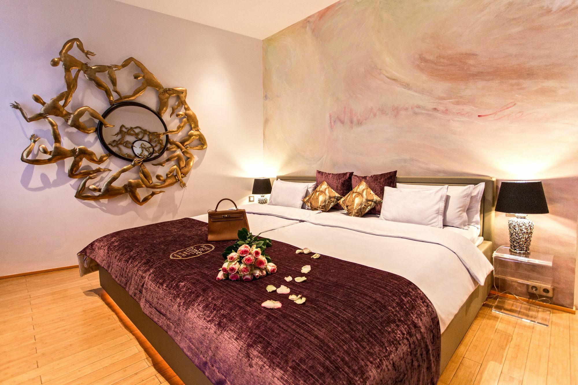 House Of Time - Fancy Hotel